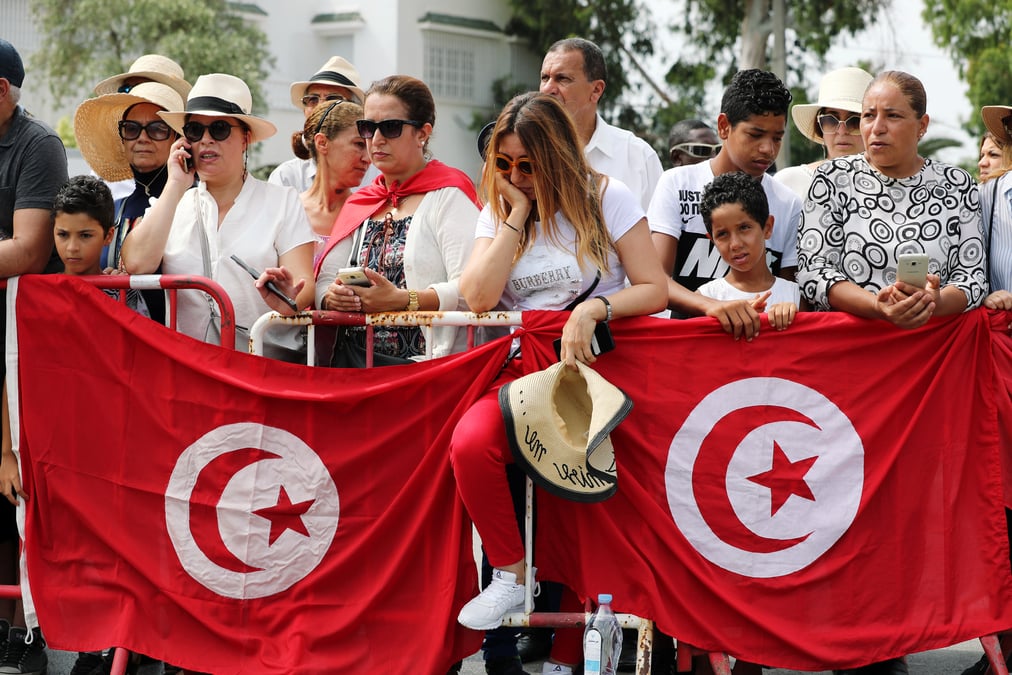 La tunisie enterre son premier president democratiquement elu