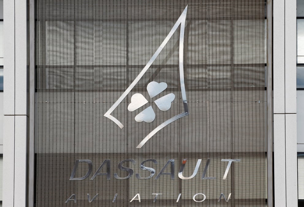Paris discute avec dassault du calendrier des commandes de rafale