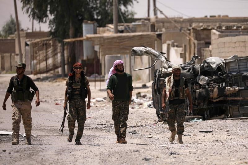 L'armee de l'air syrienne attaque l'ei a l'est de rakka