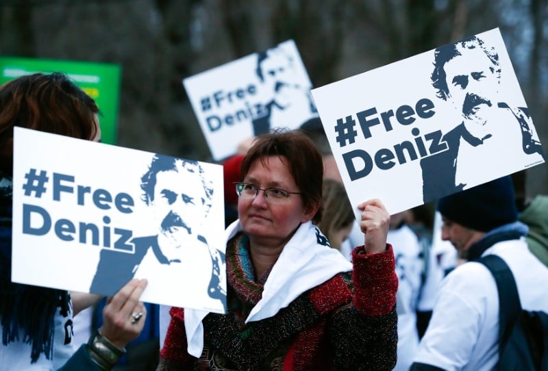 Pour le reporter deniz yucel, la turquie derive vers le fascisme