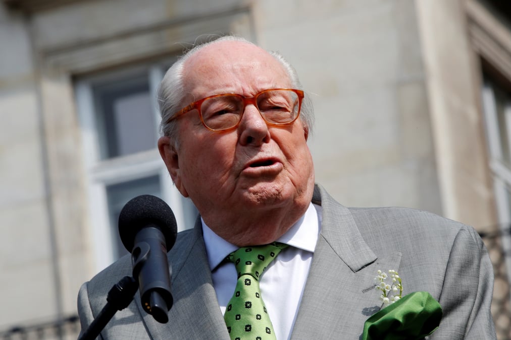 Jean-marie le pen hospitalise a paris pour un avc mineur, dit son conseiller