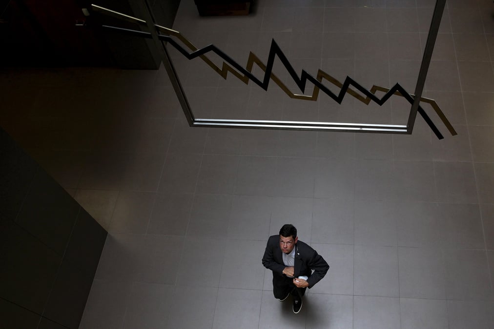 La bourse d'athenes perd 4%, les banques plongent