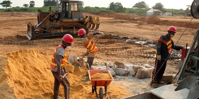 Cabinda Angola chantier port ouvriers