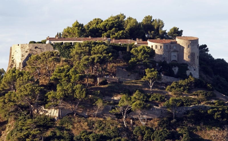 Un drone survole le fort de bregancon, enquete ouverte