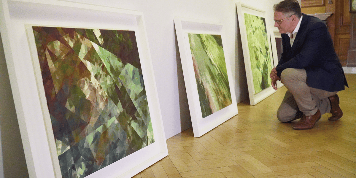 Lors de la première exposition qui se tient en ce moment en Angleterre, les dessins, tableaux et sculptures d'AI-Da, humanoïde doté d'une intelligence artificielle, se sont vendues en à peine quelques jours pour plus d'un million d'euros. Preuve, s'il était besoin, que l'IA est un placement d'avenir !