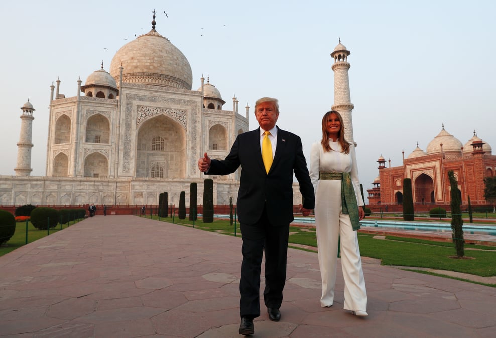 Donald trump accueilli en grande pompe en inde