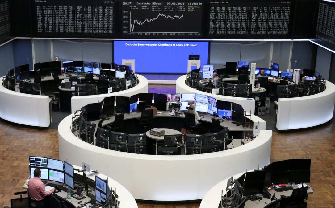 Les bourses europeennes terminent en hausse