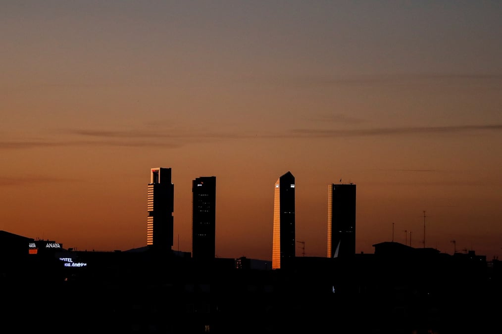 Vue du coucher du soleil a madrid, espagne