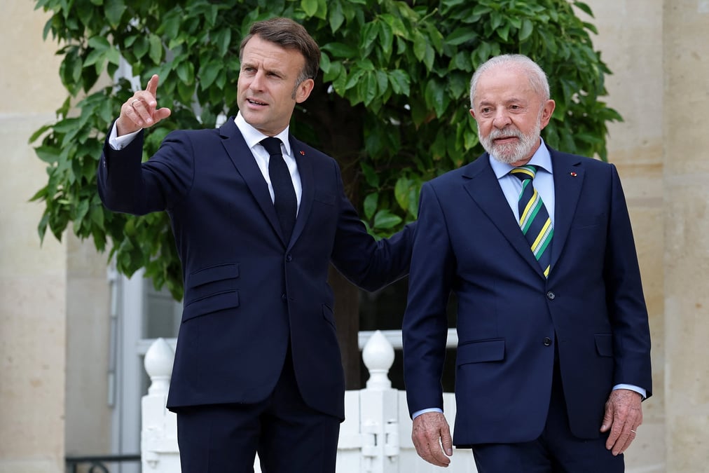 Au lendemain de la visite d’État en France du président brésilien, Luiz Inácio Lula da Silva, le 6 mai, le président français, Emmanuel Macron, a promis que la France signerait l’accord UE-Mercosur « d’ici à la fin de l’année », à certaines conditions.