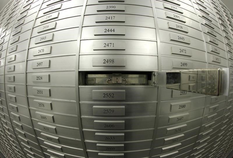 Les régularisations fiscales plus fortes que prévu, dit Sapin