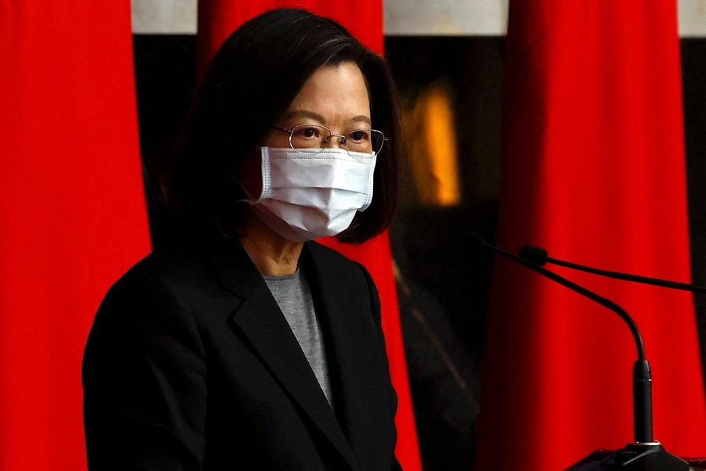 La presidente taiwanaise tsai ing-wen lors d'une ceremonie de promotion de grade de militaires a taipei