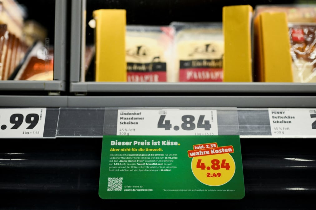 Des aliments affiches a "couts reels" par le supermarche discount penny a berlin