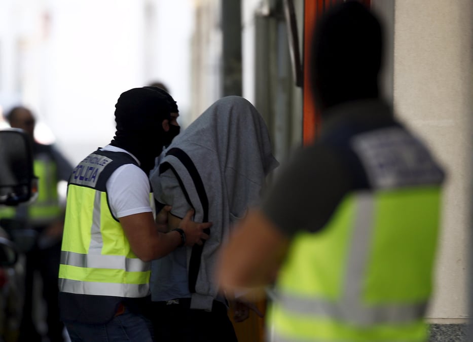 14 recruteurs presumes de l'ei arretes en espagne et au maroc