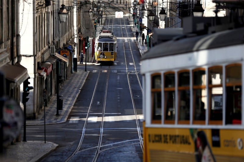 Coronavirus: le portugal va traiter les immigres en cours de regularisation comme des residents