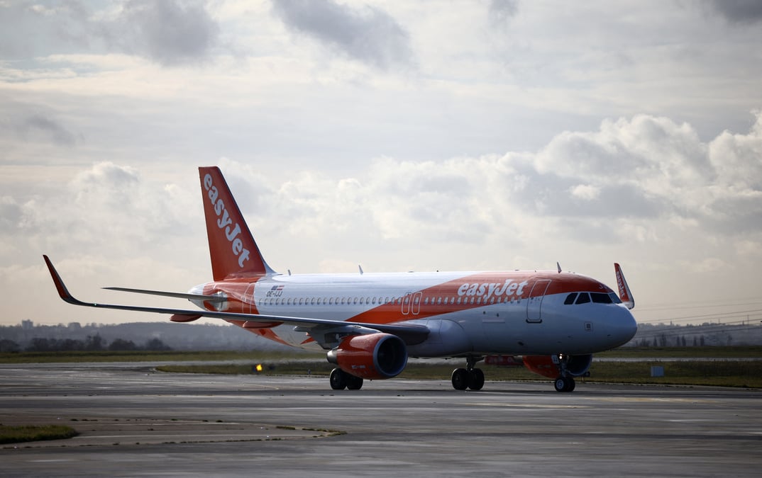 Easyjet anticipe un impact a court terme lie a omicron avant une reprise estivale