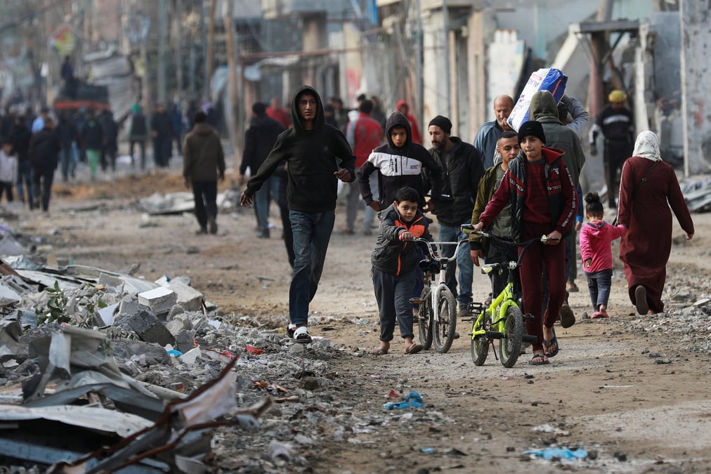 Scenes de destruction apres le retrait des forces israeliennes d'une partie de nousseirat