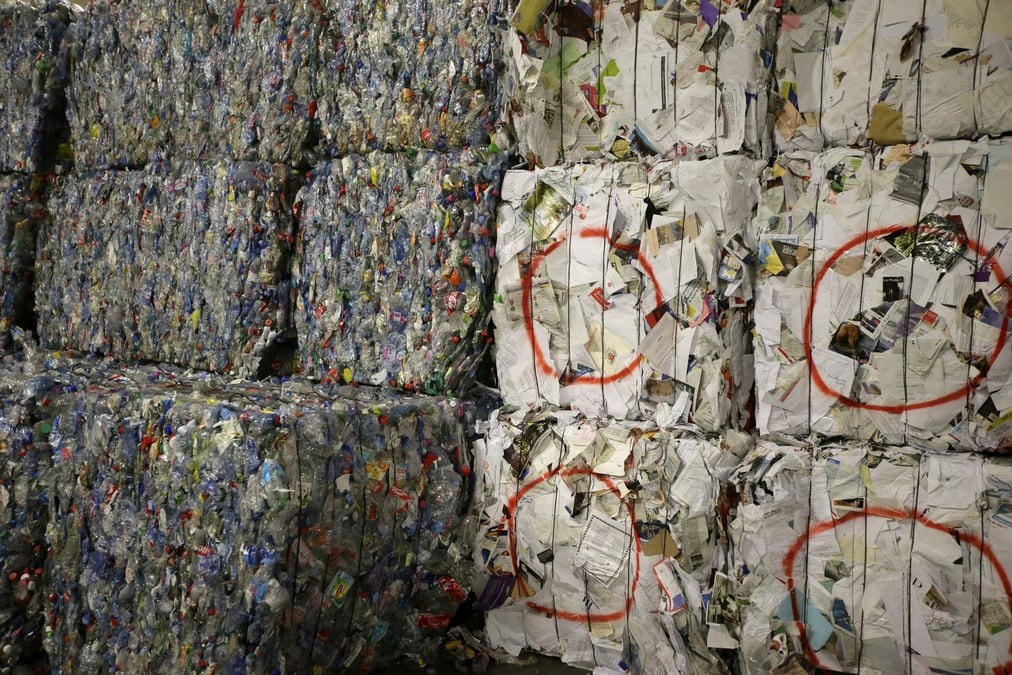 Déchets en papier, recyclage, déchetterie,