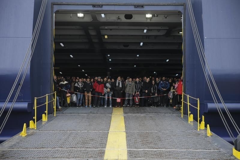Bruxelles demande a la grece de mieux controler ses frontieres