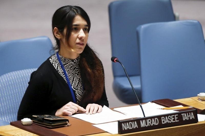 Le prix des droits de l'homme du conseil de l'europe a une jeune yazidie