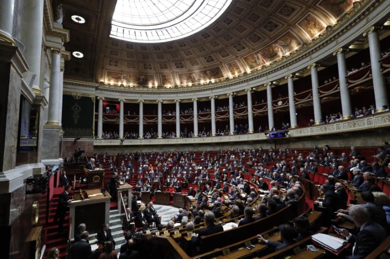 Les deputes votent l'interdiction totale des gaz de schiste
