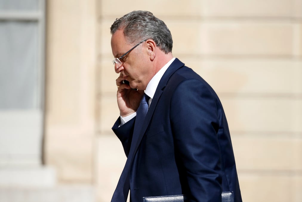 Ferrand peut rester au gouvernement malgre l'enquete, dit matignon