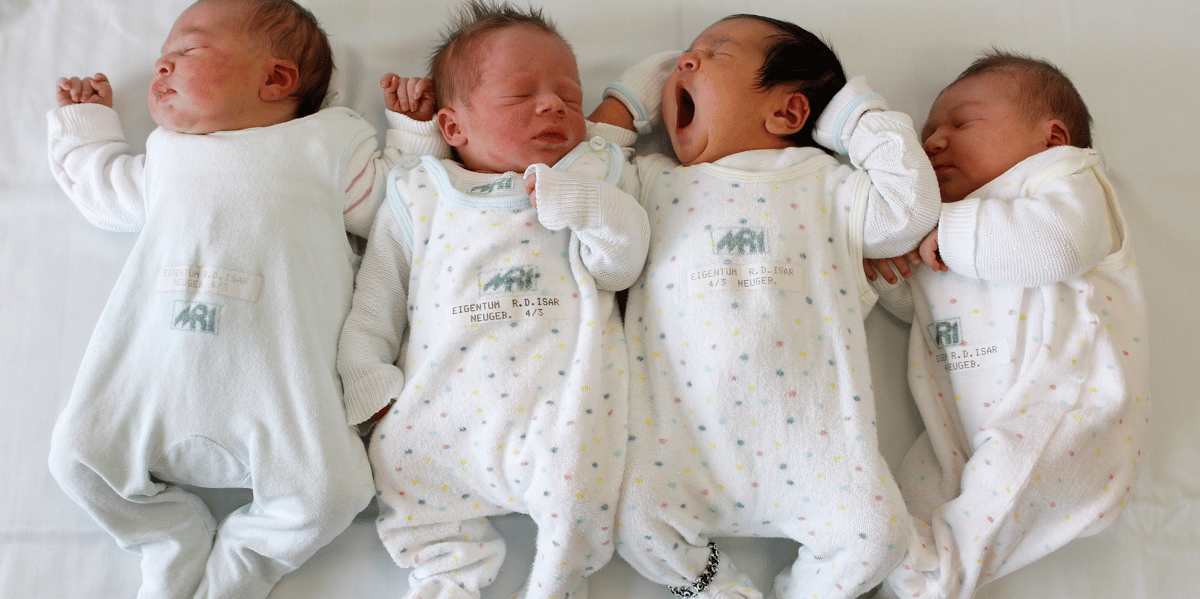 En novembre 2023, 1.877 bébés sont nés en moyenne par jour. C'est 5,1 % de moins qu'en novembre 2022.