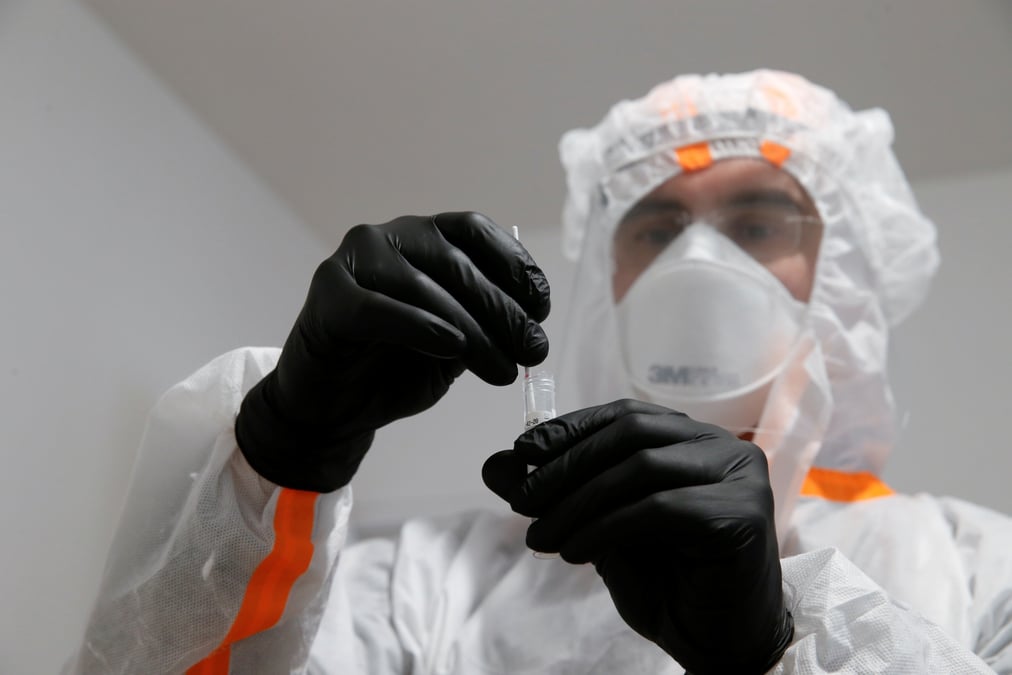 Coronavirus: des biologistes s'interrogent sur la strategie de depistage