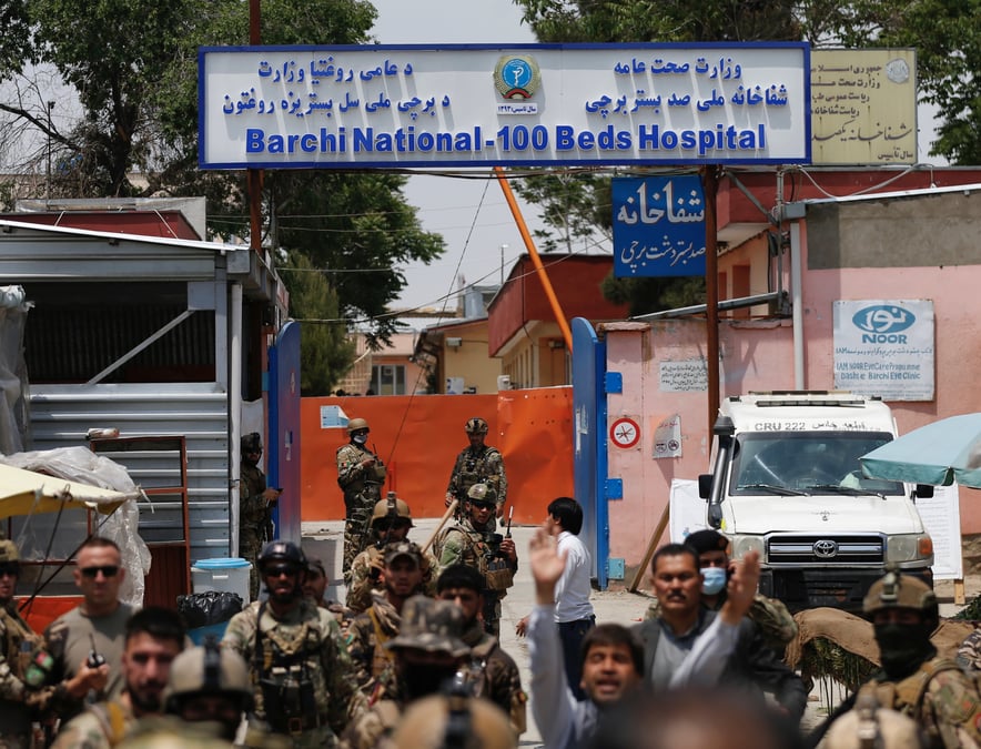 Au moins huit morts dans l'attaque d'un hopital de kaboul ou msf gere une maternite