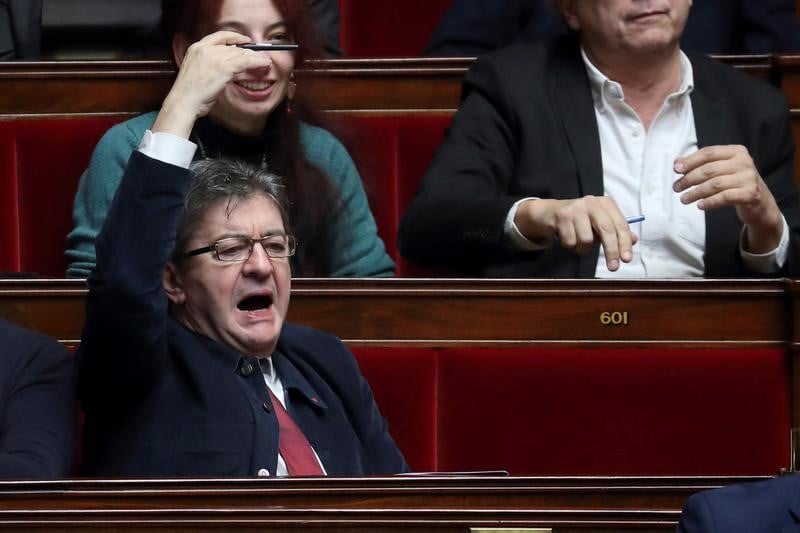 La "maree humaine" promise par melenchon "n'arrete pas" macron