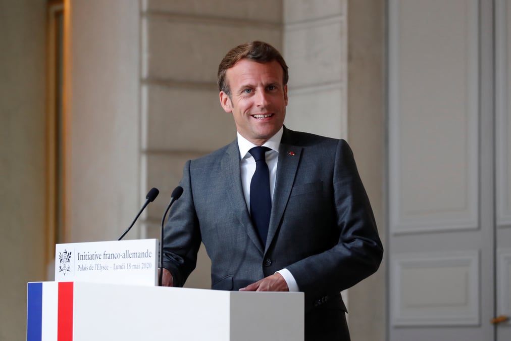 Macron promet un soutien "massivement amplifie" a la filiere automobile