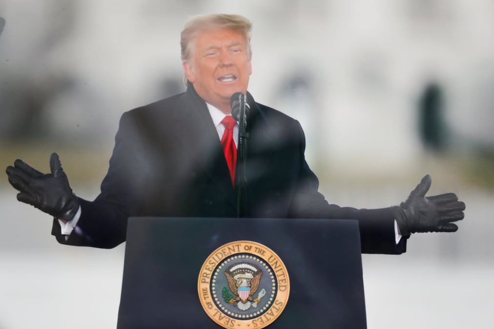 Usa: trump isole, avec un cercle de fideles de plus en plus reduit