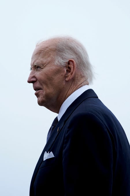 Le president americain joe biden arrive a la base aerienne de dover