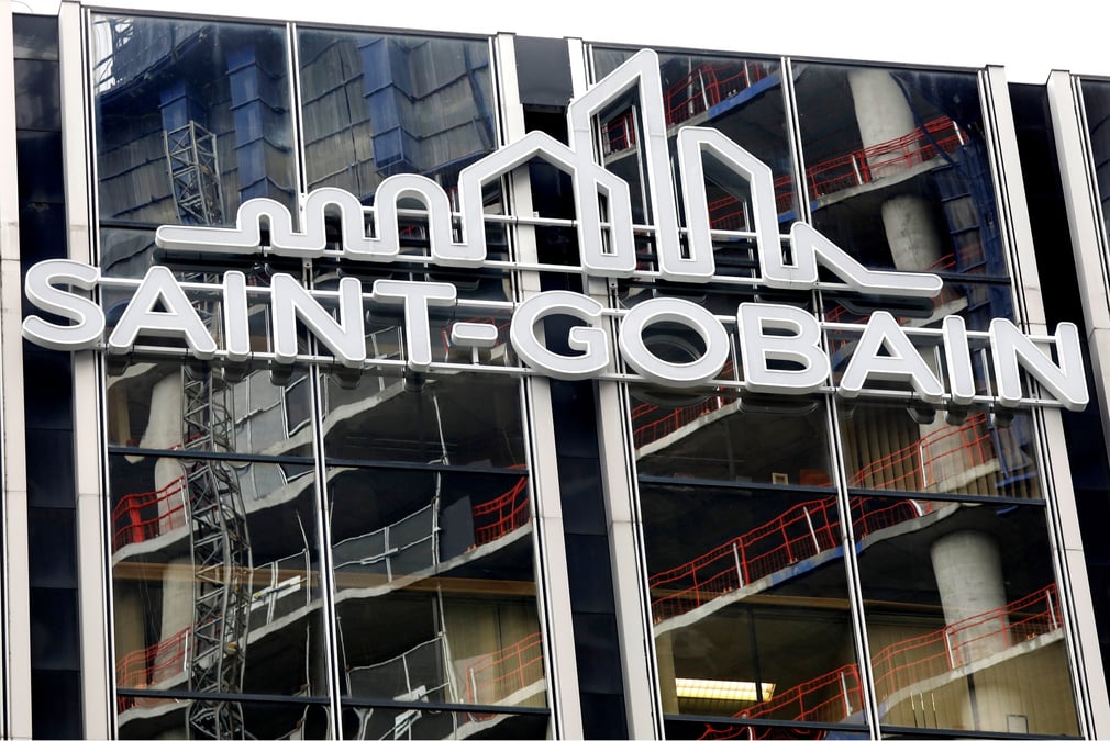 Saint-gobain revise ses objectifs financiers