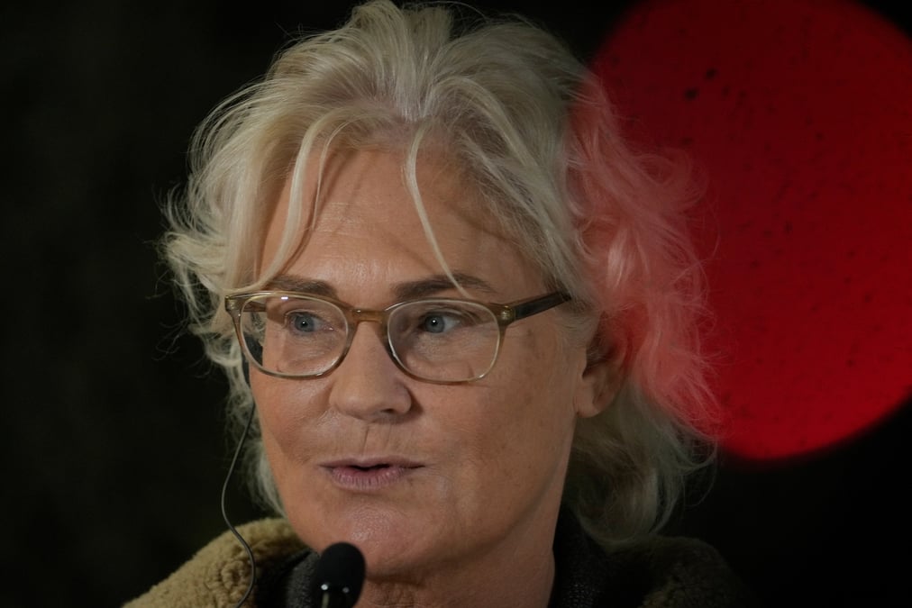 La ministre allemande de la defense, christine lambrecht, prend la parole lors d'une conference de presse a rukla, en lituanie