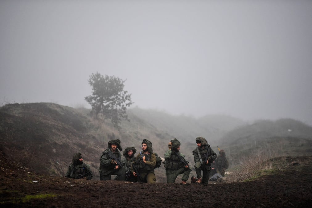 Des soldats israeliens dans les hauteurs du golan occupees par israel