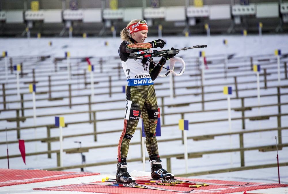 Triple allemand a hochfilzen, bescond au pied du podium