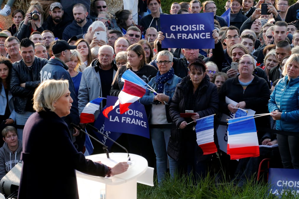 D'apres un sondage, le pen chute lourdement apres le debat