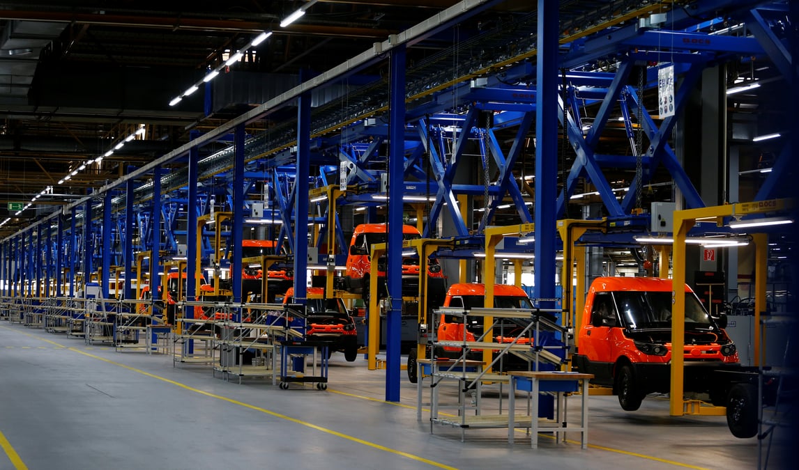 Allemagne: les voitures electriques menacent 75.000 postes selon une etude