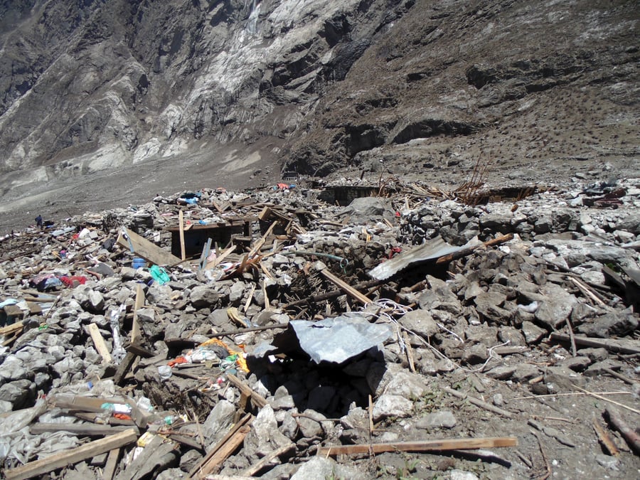 Le bilan des victimes francaises du seisme au nepal s'alourdit a 4 morts
