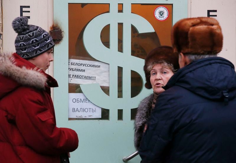 La banque centrale russe promet des mesures pour aider le rouble