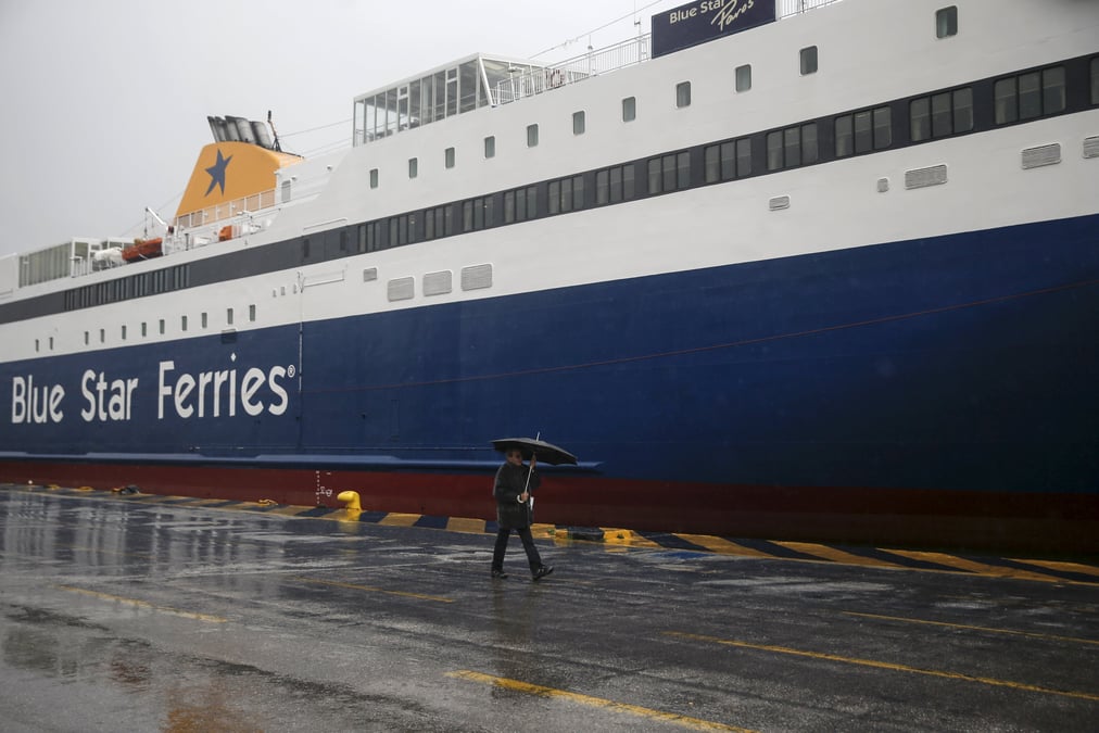 Ferries a l'arret en grece