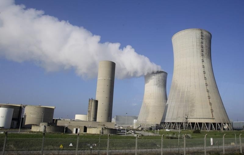 Le redemarrage de cinq reacteurs reporte par edf