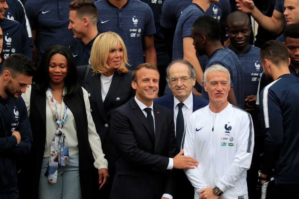 Macron a clairefontaine pour soutenir les bleus