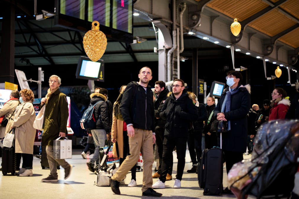 Les retards, allant jusqu'à trois et cinq heures, ont concerné une dizaine de TGV sur la ligne sud-est et plus de 3.000 passagers.