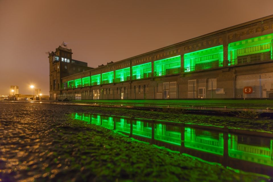 La gare maritime de Cherbourg illuminée aux couleurs de l'Irlande