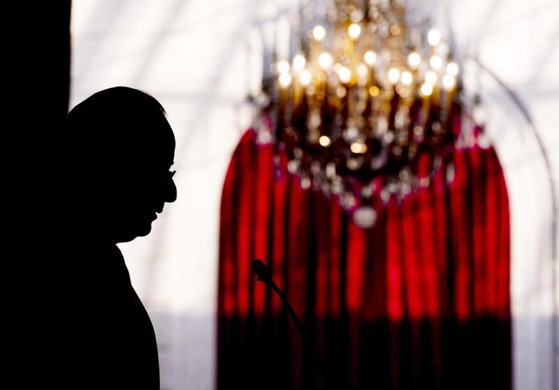 Hollande opéré en 2011,débat relancé sur la santé des présidents