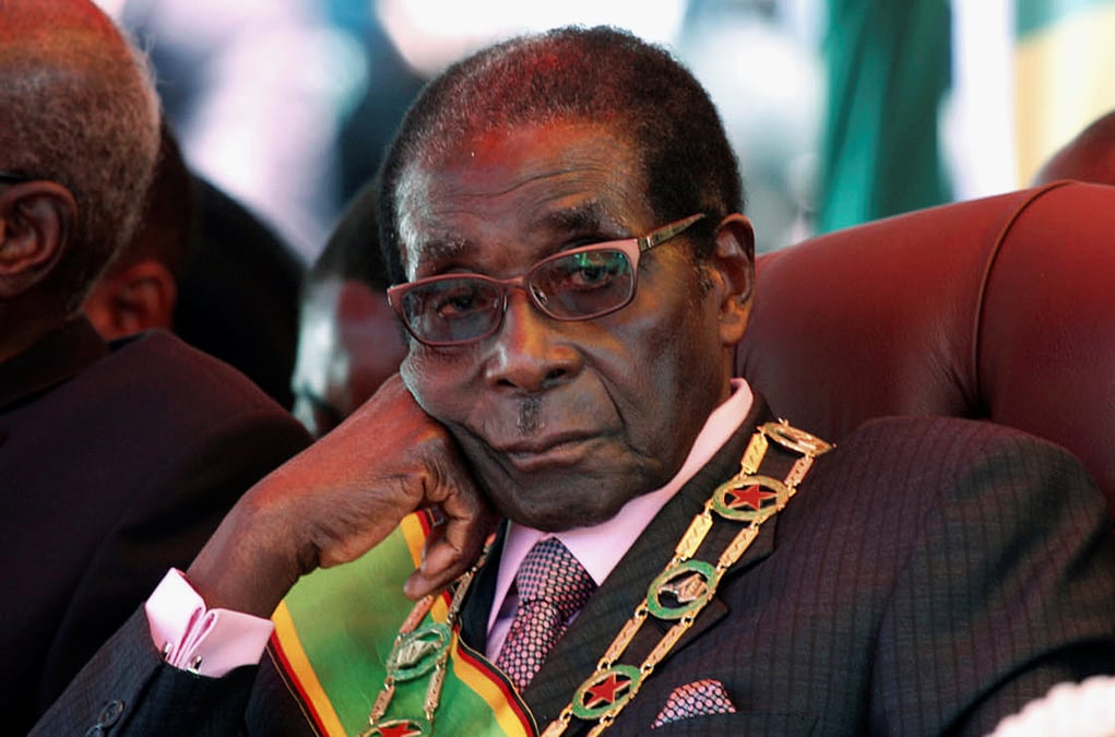 Premiere apparition en public de mugabe depuis le coup de force