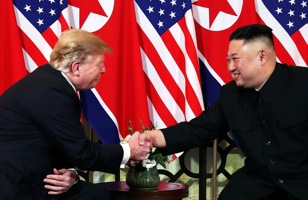 Trump et kim rivalisent de bonne volonte au debut de leur sommet