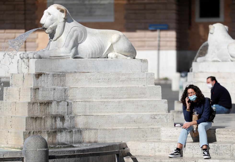 Coronavirus: l'italie interdit les fetes et limite les rassemblements