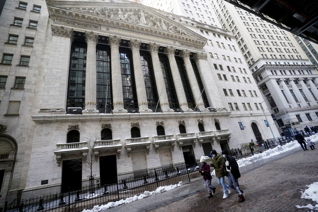 Les investisseurs delaissent obligations et or pour les actions, selon bofa